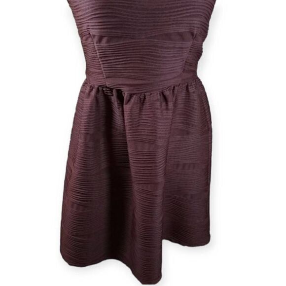 REWIND BURGUNDY TEXTURED DRESS SZ.M EUC. - Picture 3 of 6